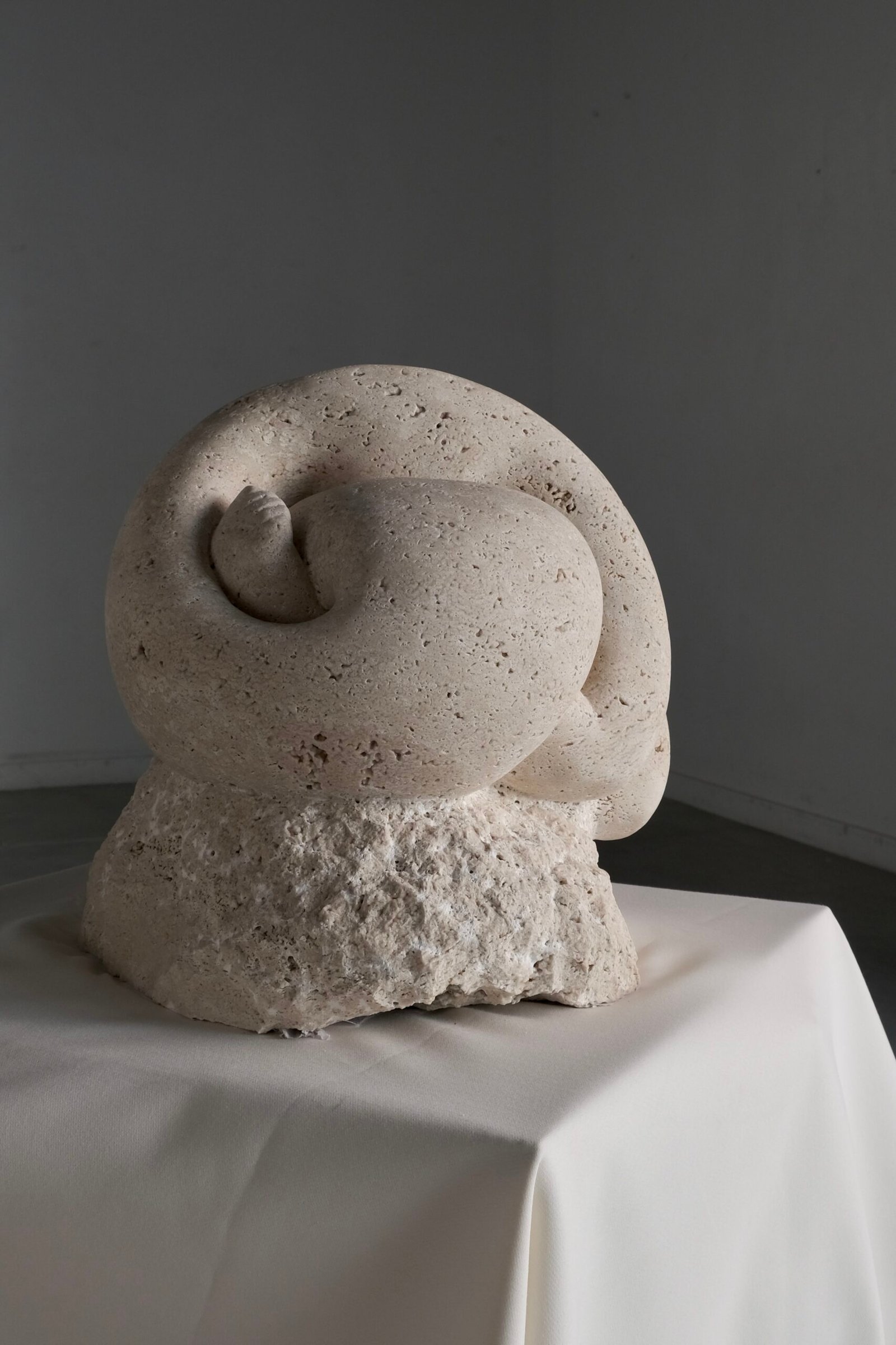 CÓMODA EN LA INCOMODIDAD (2025)