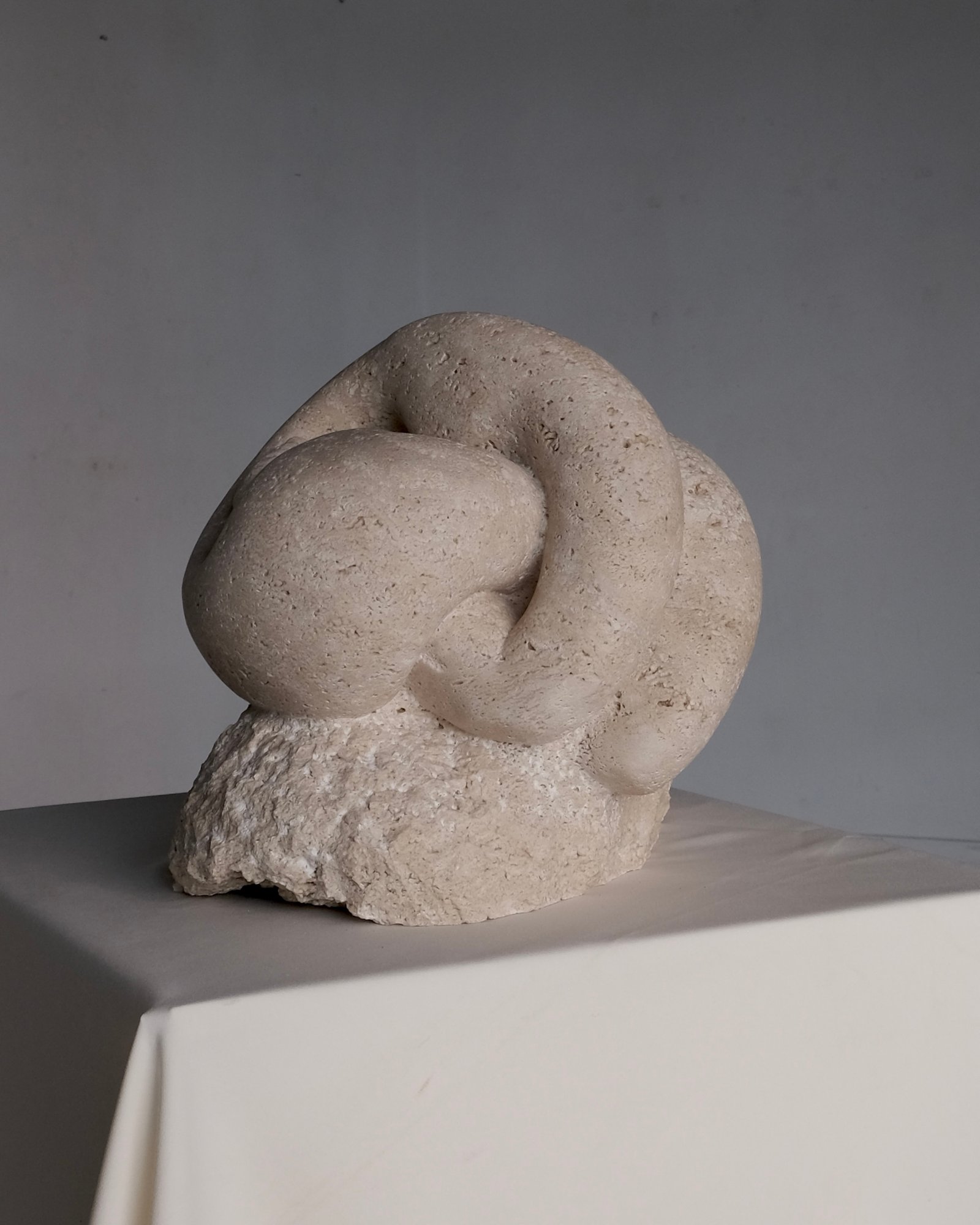 CÓMODA EN LA INCOMODIDAD (2025) - Imagen 4