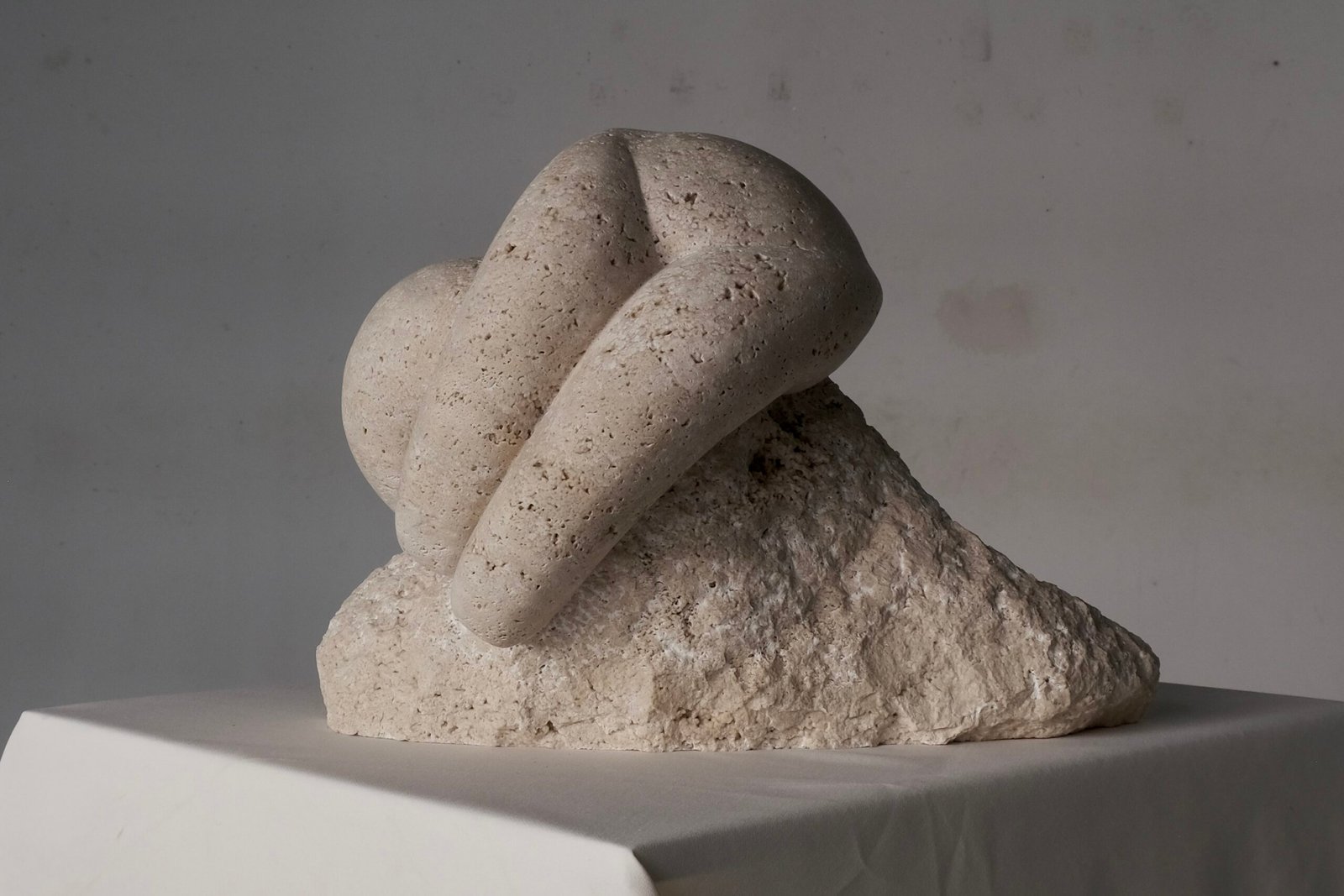 CÓMODA EN LA INCOMODIDAD (2025) - Imagen 3